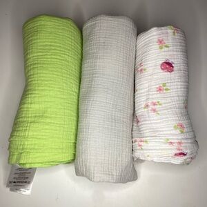 SwaddleMe Swaddle Trio - Gray, Lime, ladybug 100% cotton Damsel Large Muslin